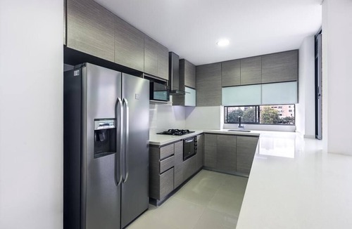 La Florida House | Upscale Modern 2BR Apt ☆ Lleras Park