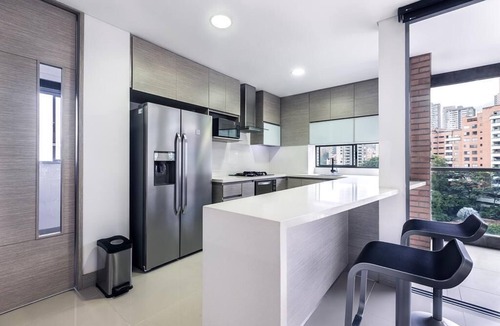 La Florida House | Upscale Modern 2BR Apt ☆ Lleras Park