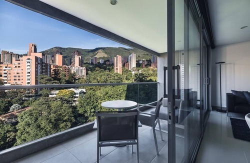 La Florida House | Upscale Modern 2BR Apt ☆ Lleras Park