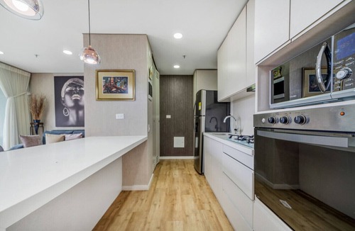 El Tesoro Apartment | Urban 1904 · Modern Apt 2BD /balcony near Amsterdam Plaza mall