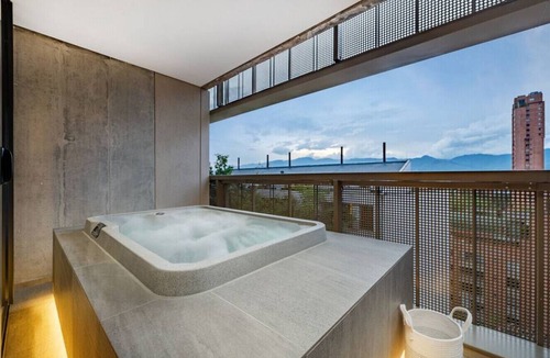 Las Lomas I Apartment | uxury 1BR Apt with private Balcony & Jacuzzi