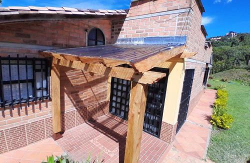 El Penol House | Villa El Colibri