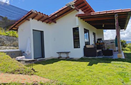 Curiti Villa | Villa Namaste - Cabaña Excélsior
