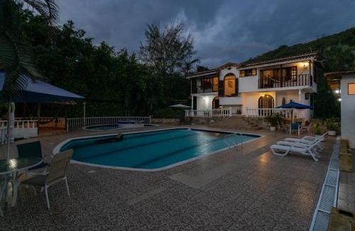Anapoima Villa | Villa with Swimming Pool, Jacuzzi and Sauna