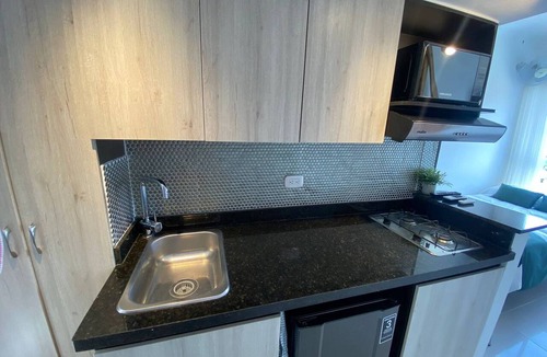 Belen Apartment | VIP Nomad Nest in New PH with Air C, Kitchen, steps to Metroplus