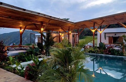 Santa Fe de Antioquia Villa | Vista preciosa-clima cálido-calma-pueblo histórico