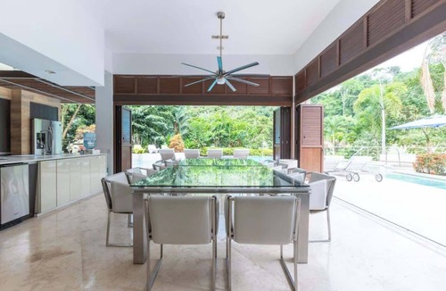 Anapoima Apartment | w* | Attractive 6BR Villa w/ Pool at Mesa de Yeguas