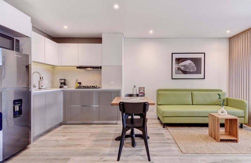 San Patricio Apartment | w* | Chic Loft w/Balcony in Santa Bárbara