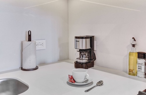 San Patricio Apartment | w* | Chic Loft w/Balcony in Santa Bárbara