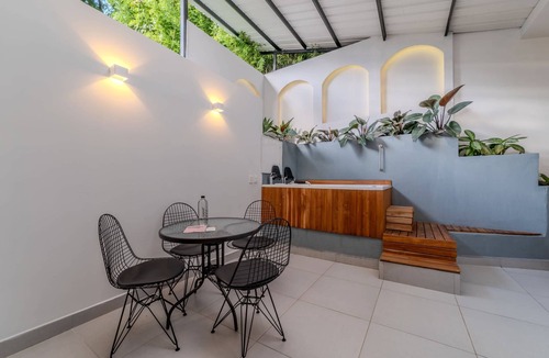 Las Lomas I Apartment | w* | Deluxe Loft in El Poblado w/Private Jacuzzi