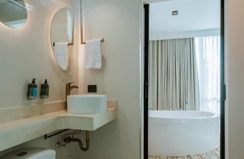 El Tesoro House | w* | Deluxe Loft with Mountain Views and Bathtub