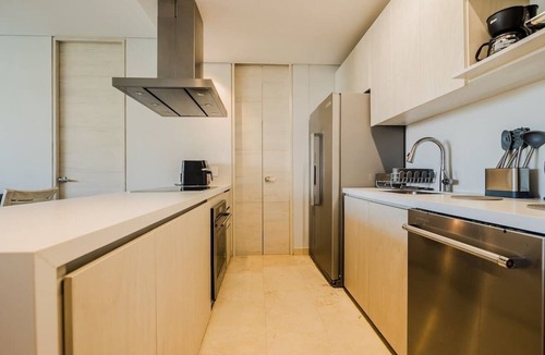 Porto Nao Apartment | Waterfront escape w/pool, gym & sea views