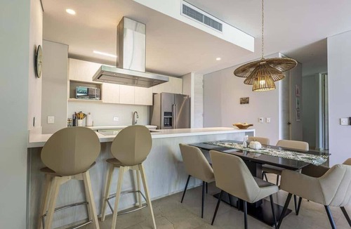 Porto Nao Apartment | Waterfront escape with pool, hot tub and gym