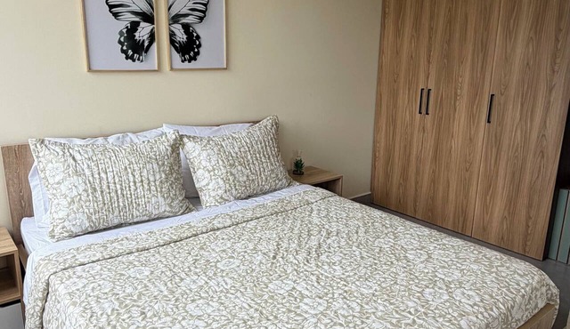 2-bedroom apartment in charming San Jerónimo with AC and private jacuzzi.