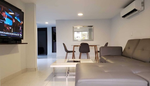 2 bedroom apartment in the best area of Laureles. A/C.