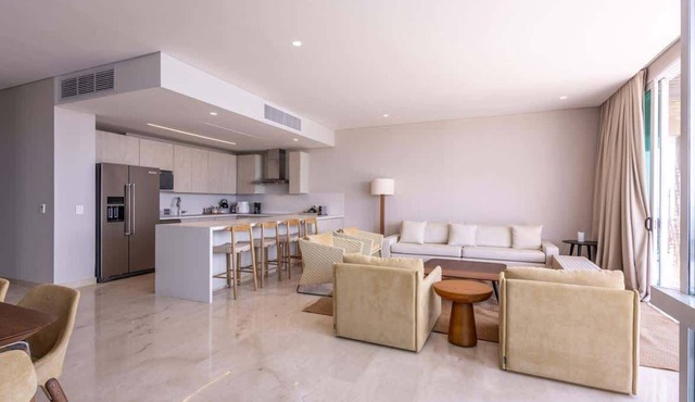 3BR Isla Baru penthouse wiith pool & gym