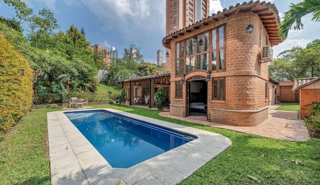 4BR Villa Heated Pool Private Nightclub-El Poblado in Medellín
