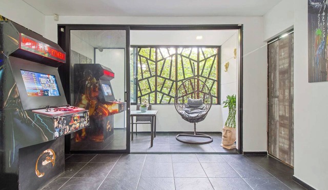 6 Bedoom Apartment with Balcony, Pool tableJacuzzi in Medellín