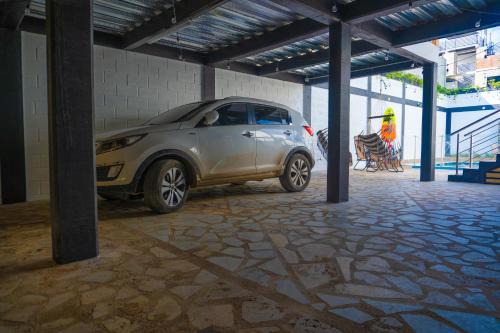 #6 Comfort Para Parejas, Piscina, AA en Playa Dormida a 5 minutos del Aeropuerto y a 15 minutos al Rodadero en Bus, 10 Minutos Caminando a la Playa in Santa Marta