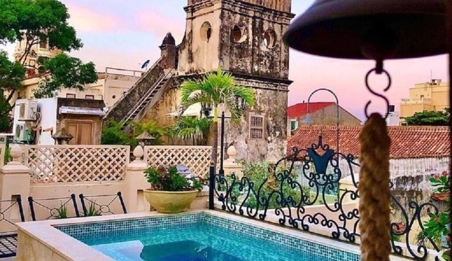 7 BR Mansion in Historic Downtown with Jacuzzi, Swimming Pool and Rooftop in Cartagena de Indias