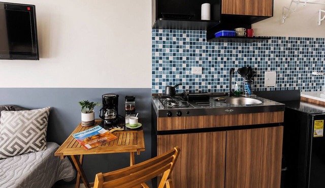 Acogedor ApartaSuit amoblado/de 1 dormitorio en Montería con aire acondicionado. in Montería
