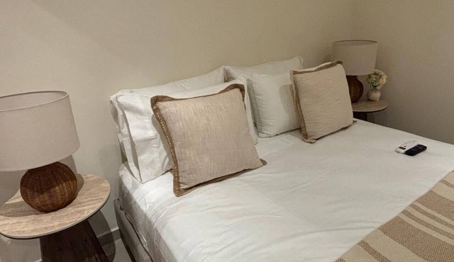 Adorable 1-bedroom bed & breakfast with AC in Providence