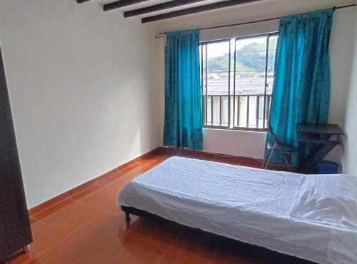Alquila una habitación amoblada en un piso compartido en La Enea, Manizales