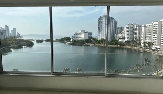 Apartamento amoblado en Cartagena, El Laguito. Vista al mar