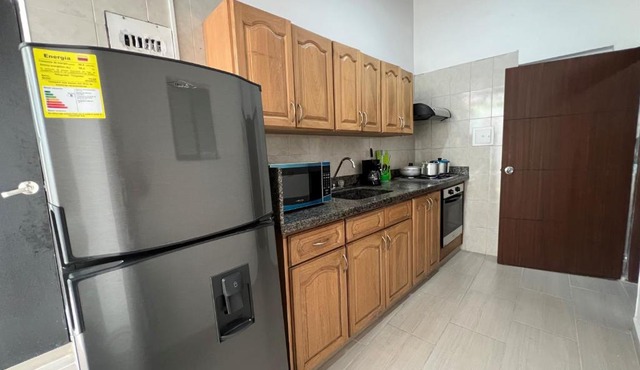 APARTAMENTO AMOBLADO SECTOR LAURELES-ESTADIO hasta 6 personas - Praga in Medellín