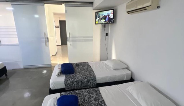 Apartamento para grupos grandes dentro de centro comercial con frisby