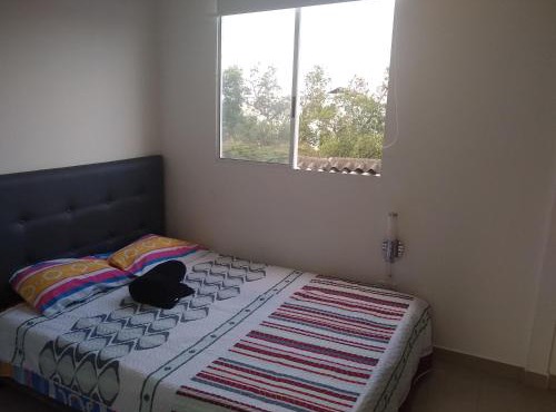 Apt stdio cama matrimonial cerca terminal centro eventos valle del Pacfco ent sal aerpt D1 farmacia panadería 24 7 almacenes de cadena calle 44N 2BN 55 in Cali