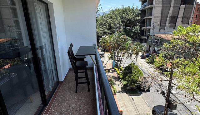 Beautiful 3-bed 2-bath aptartment on la 70 with Air conditioning