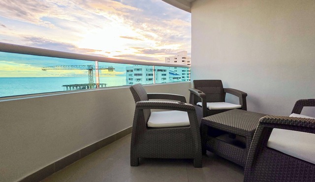 Beautiful Ocean Views, 2 rooms, AC, Pool, beach, hot showers! 11 Floor! in Cartagena