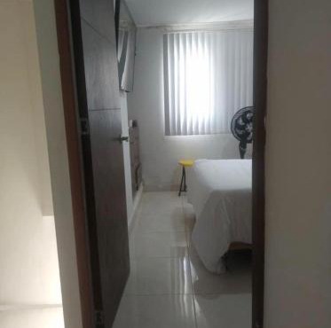 Bright Duplex 2 bedroom Apartment, kitchen, bathroom & living room