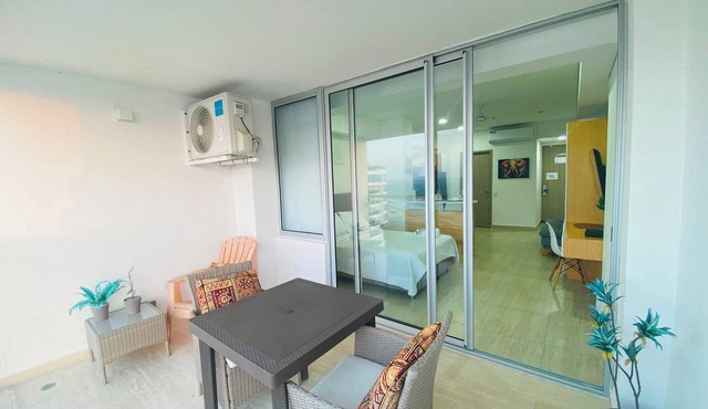 Cómoda apartasuite en Cartagena beach con vista al mar. Minutos del aeropuerto. in Cartagena