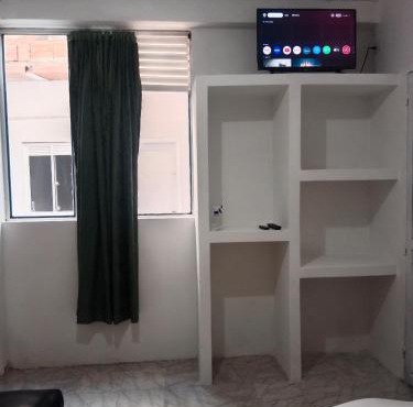 C Apartaestudio central amoblado con cocina y baño