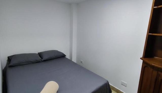 Cama nueva doble con balcón cerca del parque principal in La Ceja