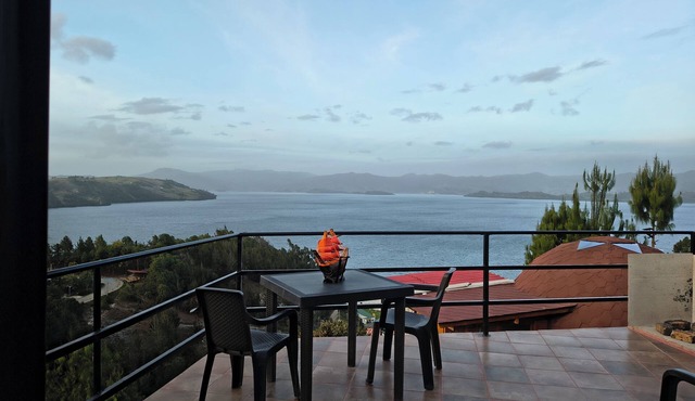 Camping centauro, desayuno incluído Cuenta con jacuzzi Balcon, fogata