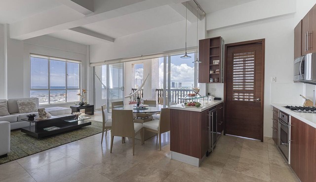 Cartagena Apartment: Luxury Colonial Oasis