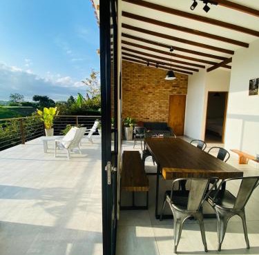 Casa campestre en el eje cafetro, piscina, fogata y naturaleza