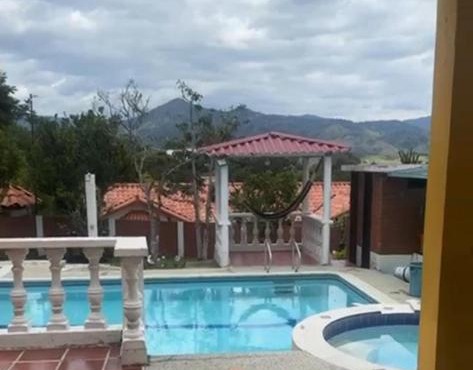 Casa de descanso con piscina Chachagüi