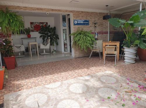 Casa Hotel avenida 22 cerca a escenario deportivos iglesias y clinicas Cra17a21a 27