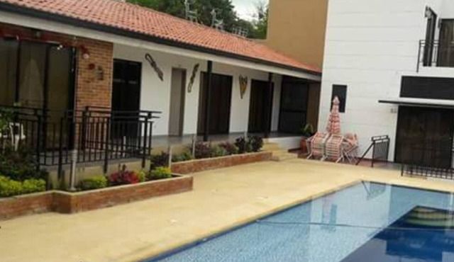 Casa Vacacional Con Piscina en La Mesa