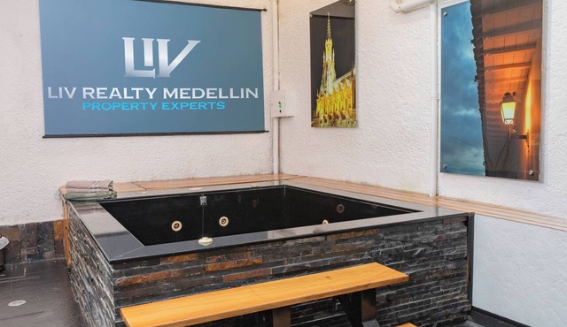 Charming 2-bedroom apartment with AC in vibrant Provenza in Medellín