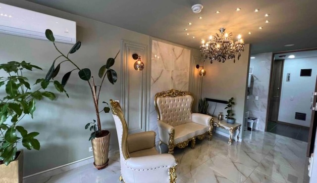 CHARMING AND COZY APARTMENT IN LAURELES.