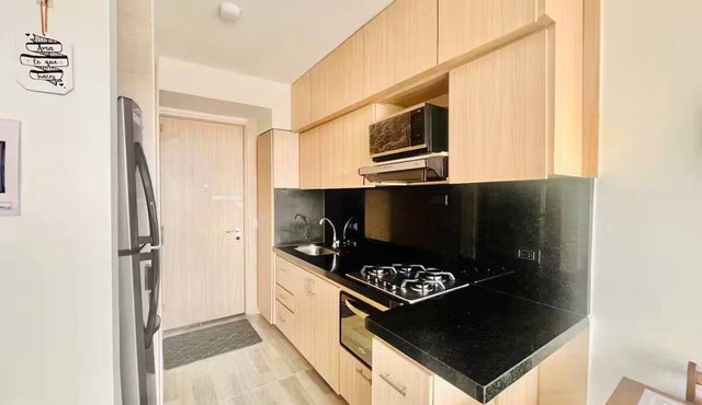 Close to the airport and terminal, modern and quiet.