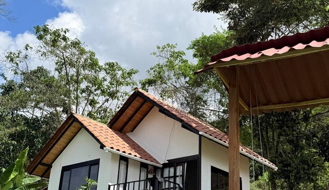 Cozy La Chorrera Cabin Surrounded by Nature with a View of the Mountains in Venecia
