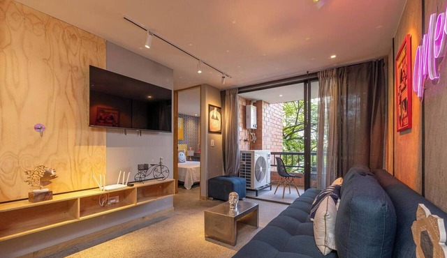 Designer 2BR Apt in Provenza I WiFi, AC & Balcony in Medellín