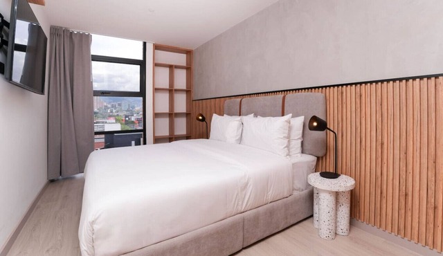 Digital Nomad 2BR Apt – Jacuzzi +Cowork in Poblado