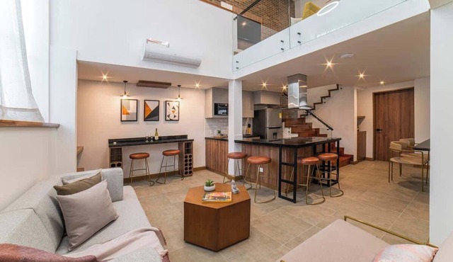 E104 - Fantastic Two Story 3-bed/3-bath Unit in Cali